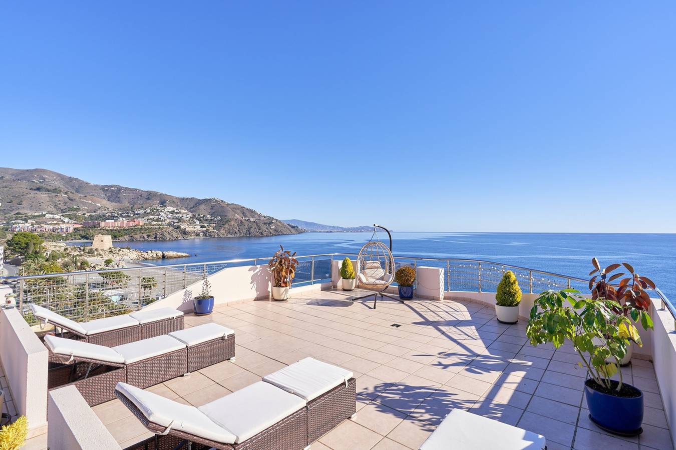 Ganze Wohnung, Ferienwohnung 'Argali Beach' in Strandnähe mit Meerblick, Terrasse und Wlan in Velilla-Taramay, Almuñecar