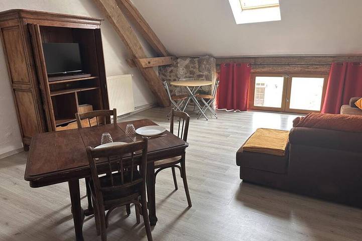 Gîte pour 2 personnes, avec Jardin dans Saint-Bonnet-de-Four