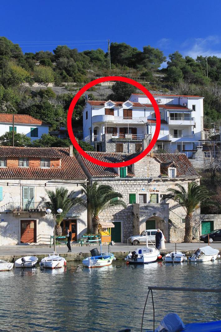 Ganze Wohnung, 2-Zimmer-Ferienwohnung mit Terrasse und Meerblick Stomorska, Solta -a in Stomorska, Solta