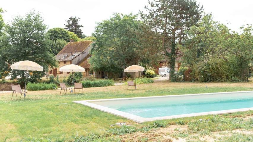 Location de vacances pour 4 personnes, avec Terrasse et Jardin ainsi que Piscine et Vue dans Champignelles (Yonne) - 2