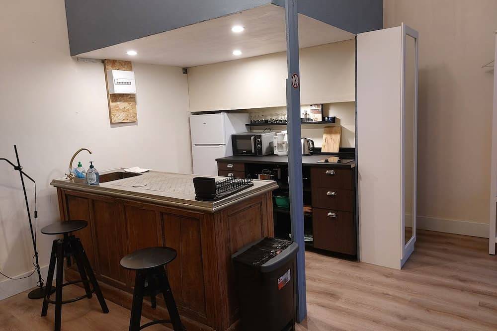 Apartamento entero, Loft-Diseñador-Baño Privado-Vista al patio-Gs in Gardanne, Region de Aix-en-Provence