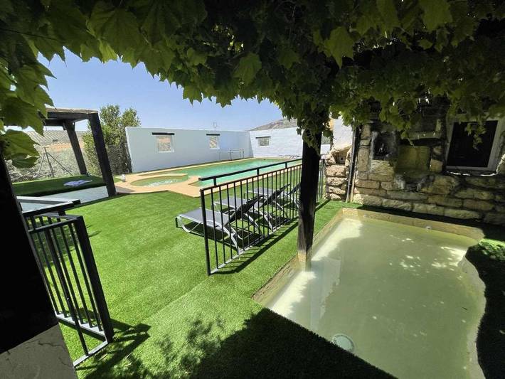 Casa rural para 12 personas, con Balcón y Jacuzzi además de Terraza y Piscina en Trasmulas - 3