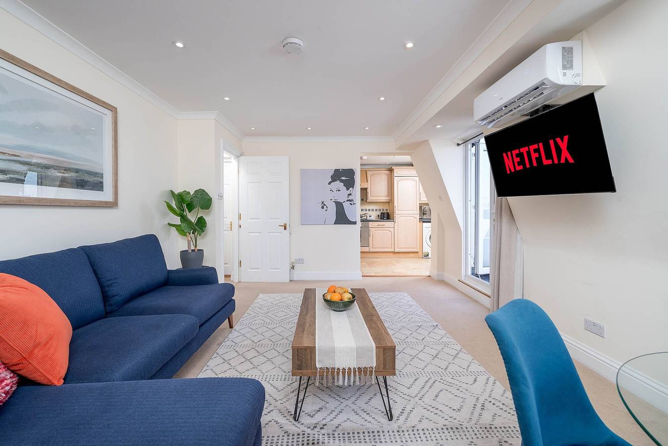 Entire apartment, Battersea Park 7 Min walk     Balcony     Caf  s Below in Wandsworth, London