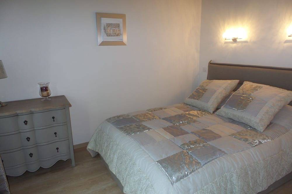 Appartement entier, Location meublé en campagne a 3km du centre ville d'orange ,20km d'avignon in Orange, Vaucluse