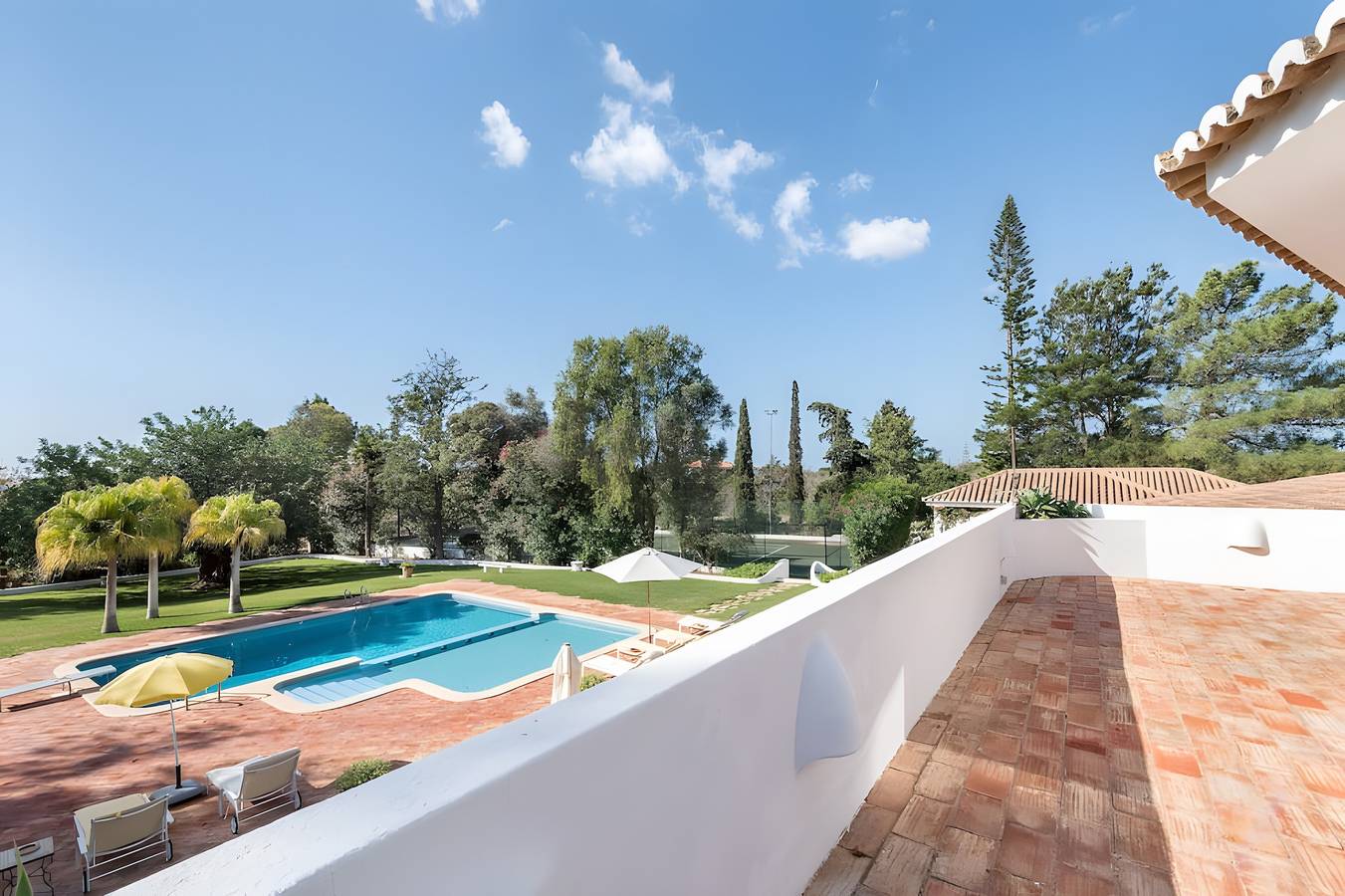 Villa lagoa azul benagil-carvoeiro piscina e campo da tennis privato in Carvoeiro, Lagoa