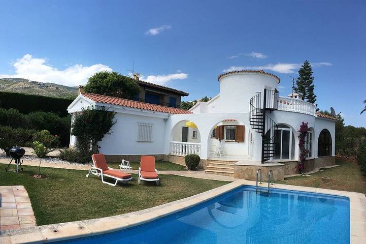 Villa pour 5 personnes, avec piscine et jardin - 1