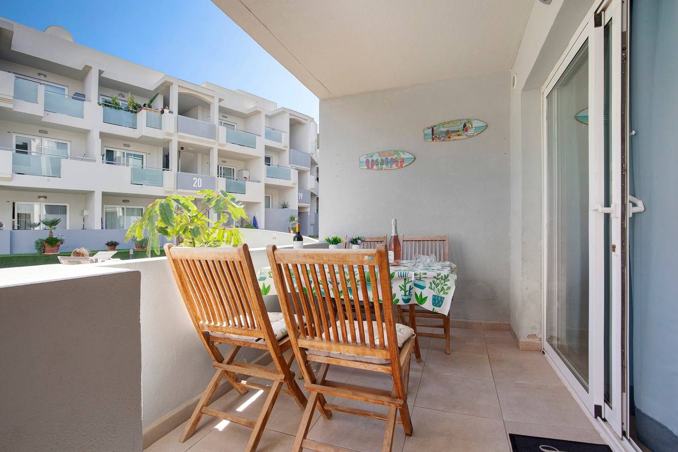 Gehele studio, Studio Appartement "Garden 128" met Gedeeld Zwembad, Privé Terras & Wi-Fi in Corralejo, La Oliva