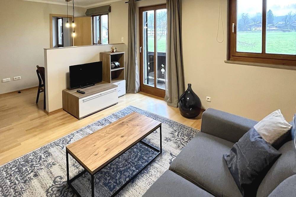 Appartement entier, Apartment in the immediate vicinity of the lake with Swiss stone pine bed, newly renovated and balcony in Bad Wiessee, Alpes bavaroises