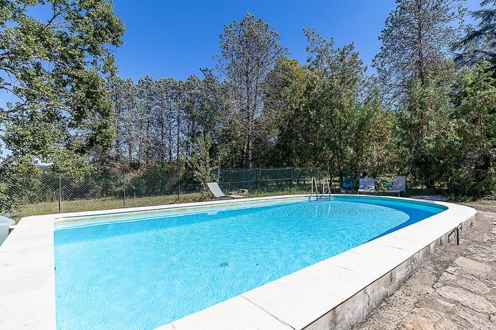 Gîte « Du Château De Vindrac » con piscina privada, Wi-Fi y aire acondicionado in Milhars, Región de Albi