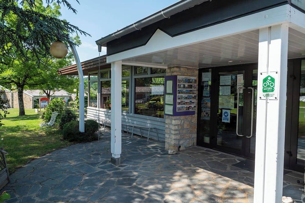 Ganze Wohnung, Espalion, Unterkunft 7 Personen 2 Schlafzimmer, beheizter Pool, ideal für Familien in Espalion, Aveyron
