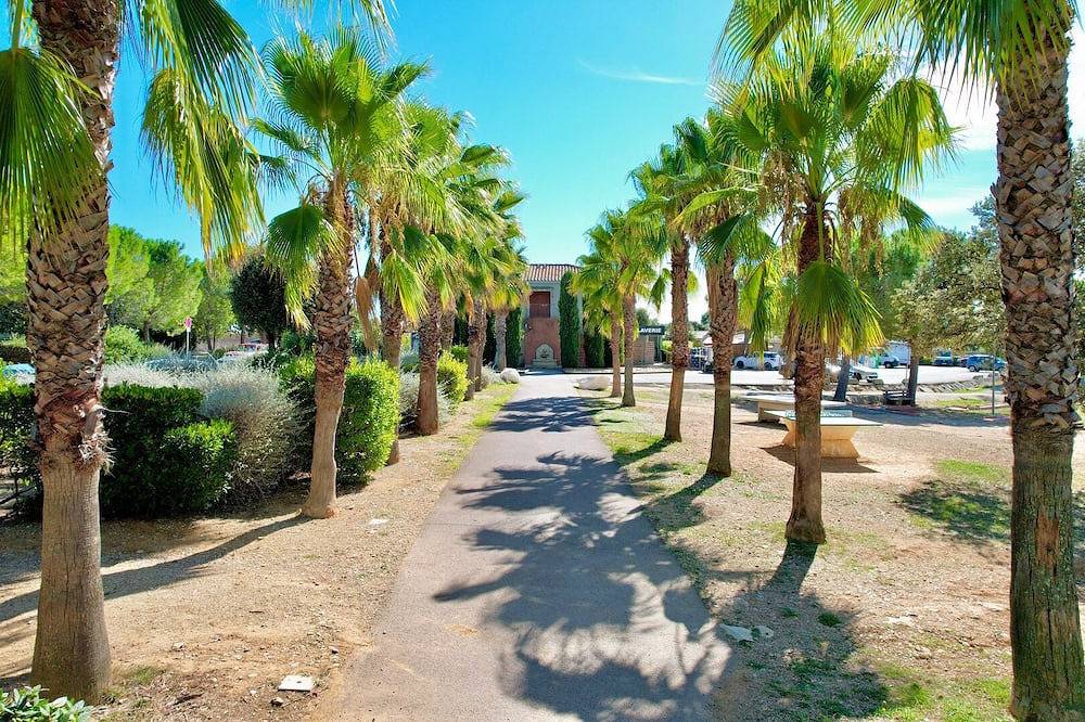 Entire apartment, L'écrin du mas, 4 guests, Pool in Calvisson in Calvisson, Nimes region