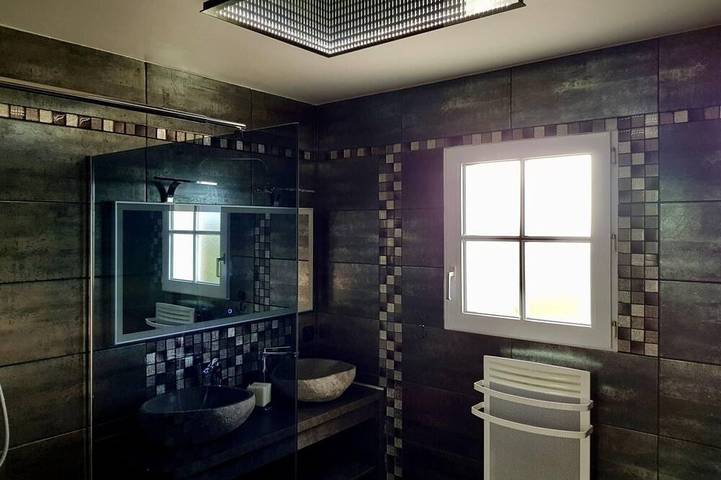 Charming Renovated Farmhouse with Private Garden, Near Fishing Pond, Trampoline, and BBQ in Brem-sur-Mer, Loire Valley