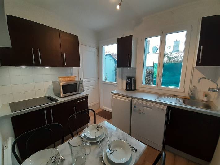 Apartamento entero, Apartamento cómodo con vistas a la montaña, terraza privada y Wi-Fi in Argelès-Gazost, Pirineos franceses