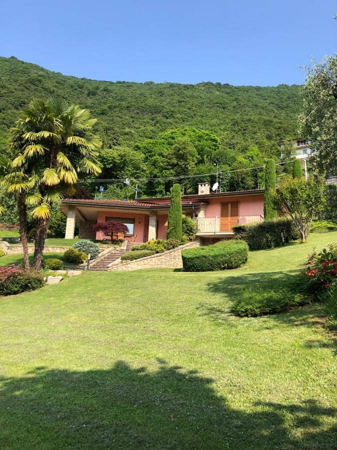 Villa per 8 persone, con Balcone e Terrazza nonché Giardino e Vista lago in Provincia di Bergamo