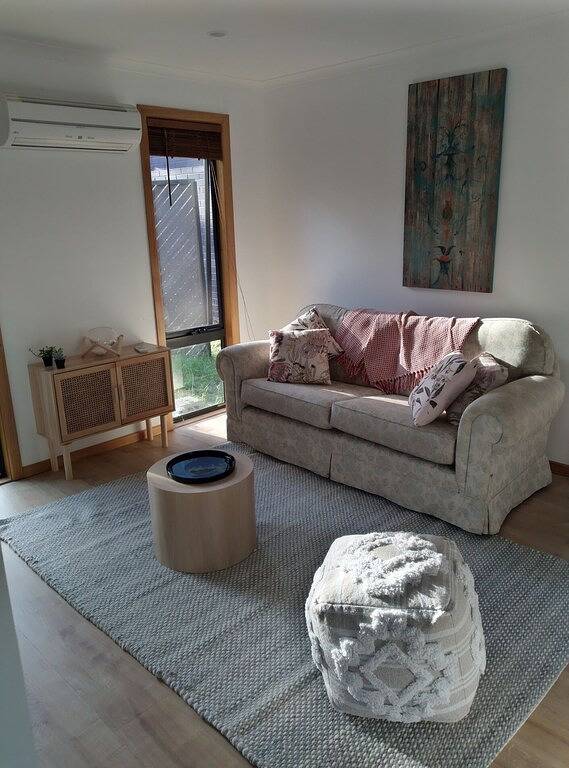 Peaceful Pet Friendly! cottage set on 1 acre - 5 mins from beach in Hobart, Tasmanien