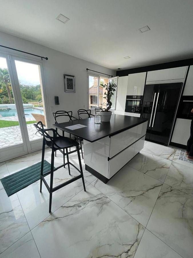 Location de vacances pour 8 personnes, avec piscine ainsi que terrasse et vue à Saintry-sur-Seine - 4