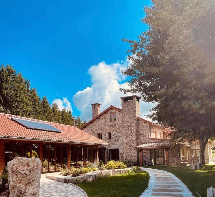 Hôtel pour 4 personnes, avec Jacuzzi et Terrasse ainsi que Jardin et Vue