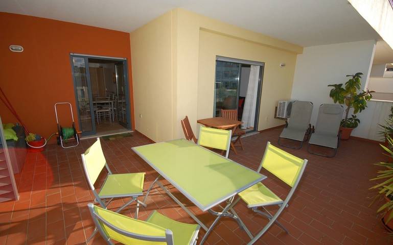 Appartement de vacances pour 4 personnes, avec jardin ainsi que balcon et piscine