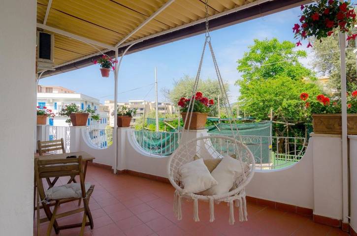 Casa vacanza per 4 persone, con balcone, adatto a famiglie con bambini a Sorrento