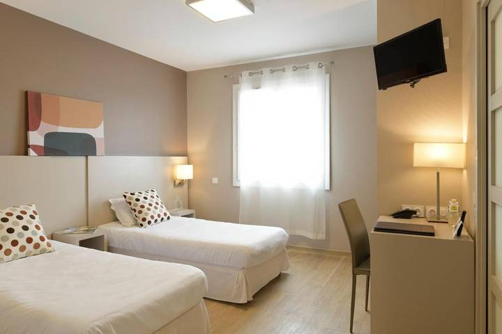 Hôtel pour 3 personnes, avec vue sur le lac et jardin, animaux acceptés à Gondrin - 3