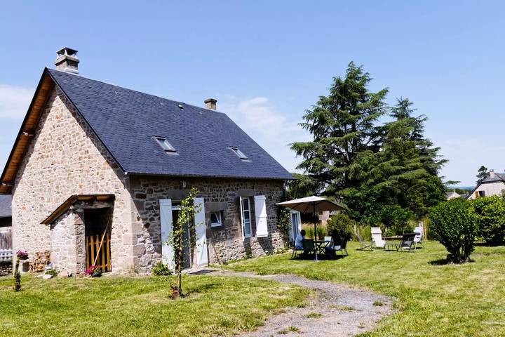 Gîte pour 4 personnes, avec terrasse à Saint-Yrieix-le-Déjalat