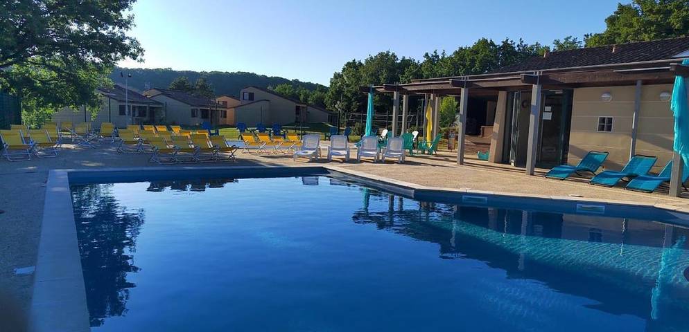 Maison de vacances pour 4 personnes, avec Terrasse et Jardin ainsi que Piscine et Vue à Caylus