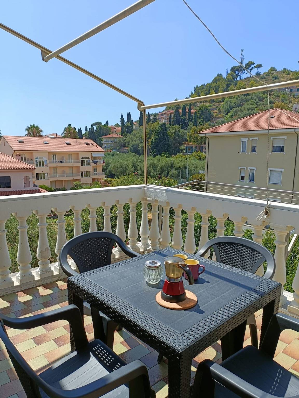 Appartement de vacances entier, Casa Calù - Appartamento rinnovato con un ampio terrazzo in San Lorenzo al Mare, Riviera di Ponente
