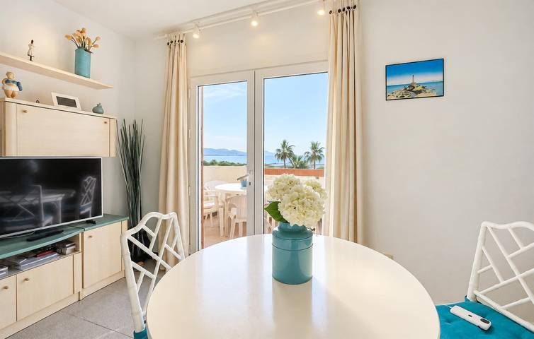 Appartement de vacances entier, Appartement de 100 m2 au bord de la mer avec piscine et terrasse in La Manga del Mar Menor, Carthagène