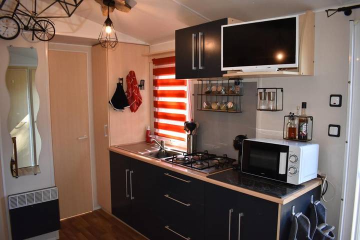 Tente pour 4 personnes, avec terrasse et jardin, animaux acceptés dans le Var - 2