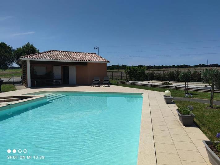 Gîte pour 4 personnes, avec piscine ainsi que vue et jardin, animaux acceptés dans Campsas