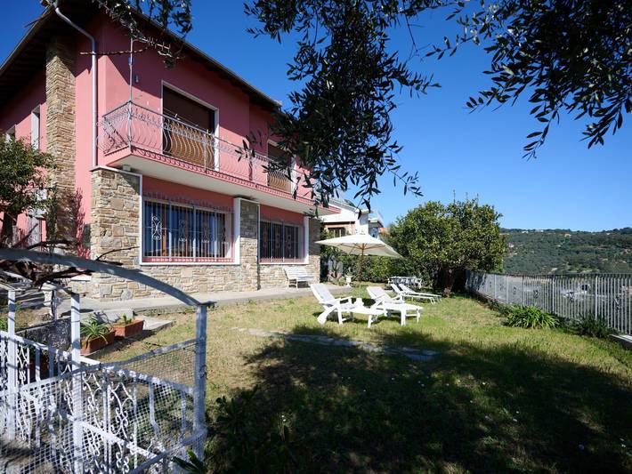 Ferienwohnung für 4 Personen, mit Garten in Diano Castello