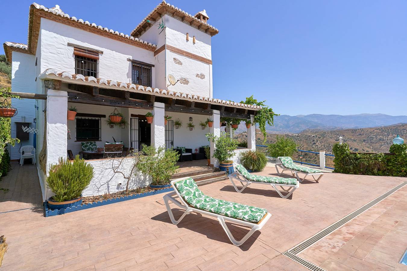 Rural House 'Miraflores' with Sea Views, Private Pool, and Wi-Fi in Arenas, Málaga Province