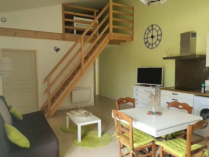 Location de vacances pour 4 personnes, avec piscine ainsi que terrasse et jardin à Épargnes - 4