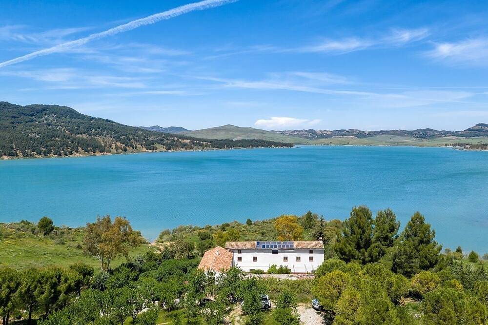 Geheel appartement, Niew aangelegde vakantie-studios met prachtig uitzicht in Andalusische Boerderij in Antequera, Málaga Provincie
