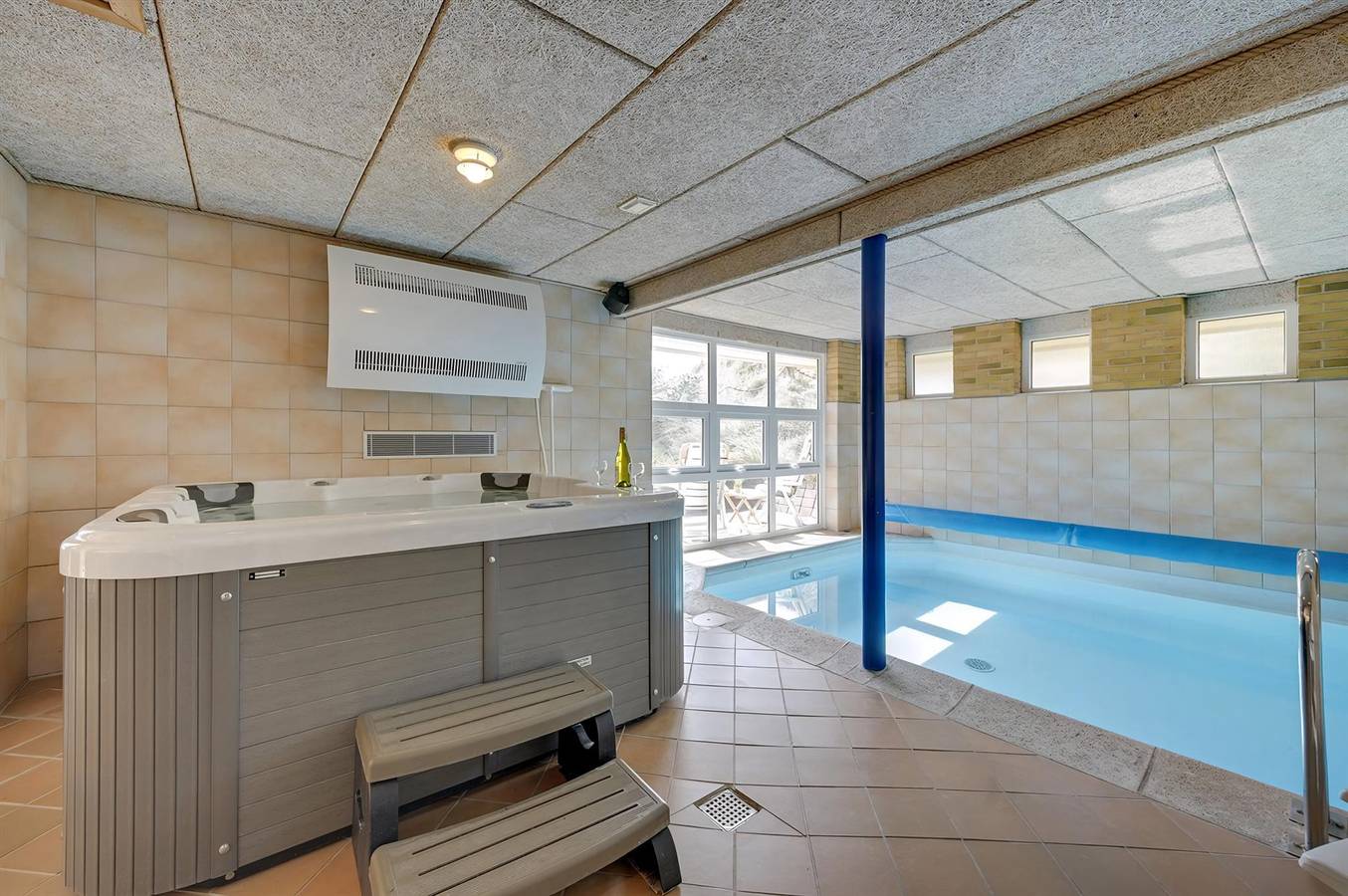 Beautiful home in Ringkøbing w/ 4 Bedrooms, Indoor swimming pool and Sauna in Ringkøbing, Holmsland Klit