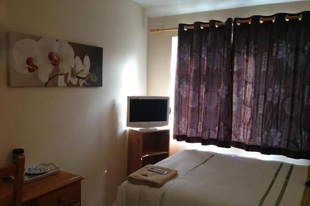 Chambre double avec salle de douche privée - deg-yr in Borough londonien de Hillingdon, Londres