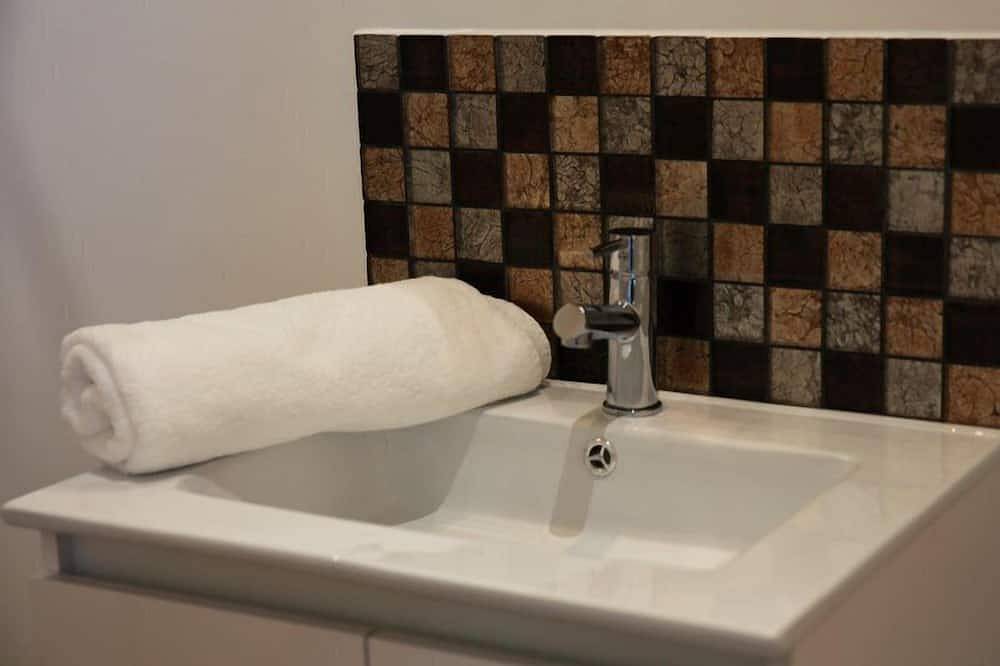 Ganze Wohnung, Studio Victor Hugo-Apartment-Komfort-Ensuite mit Dusche in Besançon, Doubs