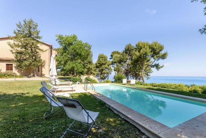 Gîte pour 14 personnes, avec piscine et jardin à Ancône - 2