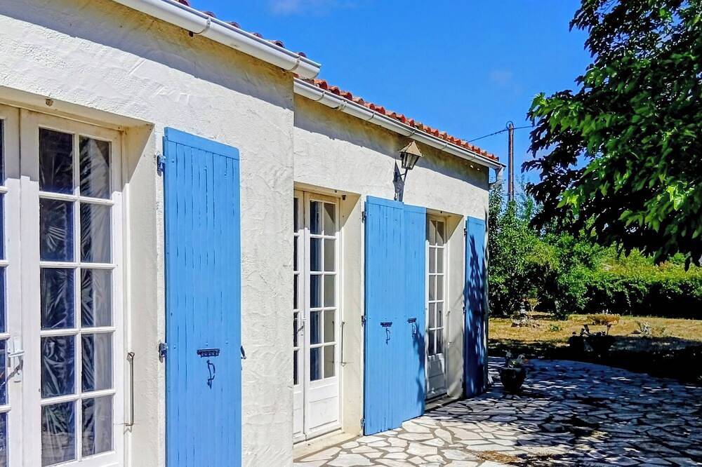 Ile d'Oléron Maison 5pers.Grd jardin arboré.1,5km Port Cotinière 2chambres. in La Cotinière, Saint-Pierre-d'Oléron