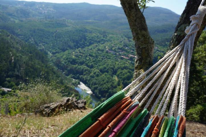 Location de vacances pour 5 personnes, avec vue ainsi que jardin et piscine, adapté aux familles dans Rebordelo
