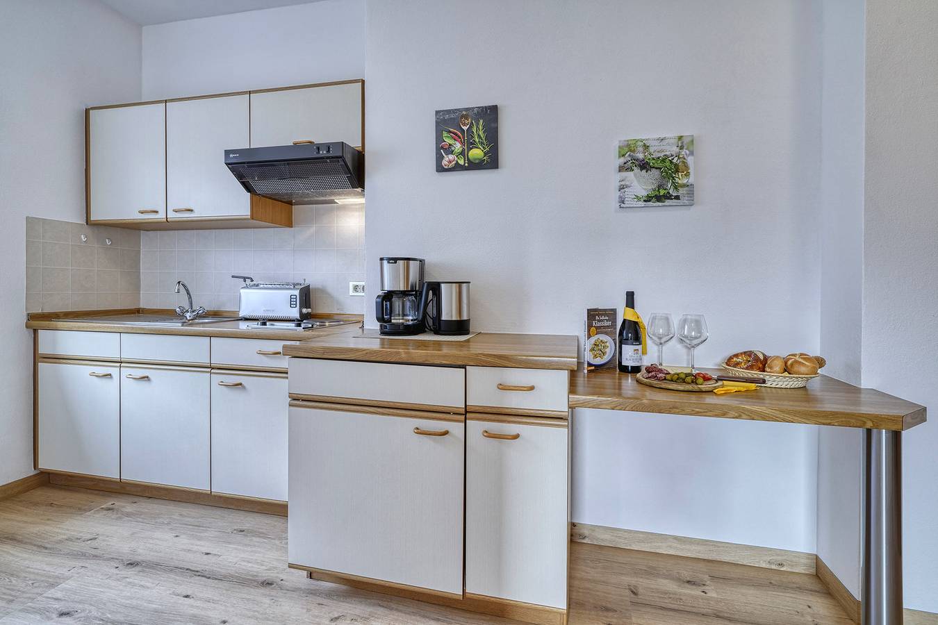 Ganze Wohnung, Ferienwohnung 'Rosalie 10' mit Bergblick, Gemeinschaftspool und Wi-Fi in Niederlana, Lana