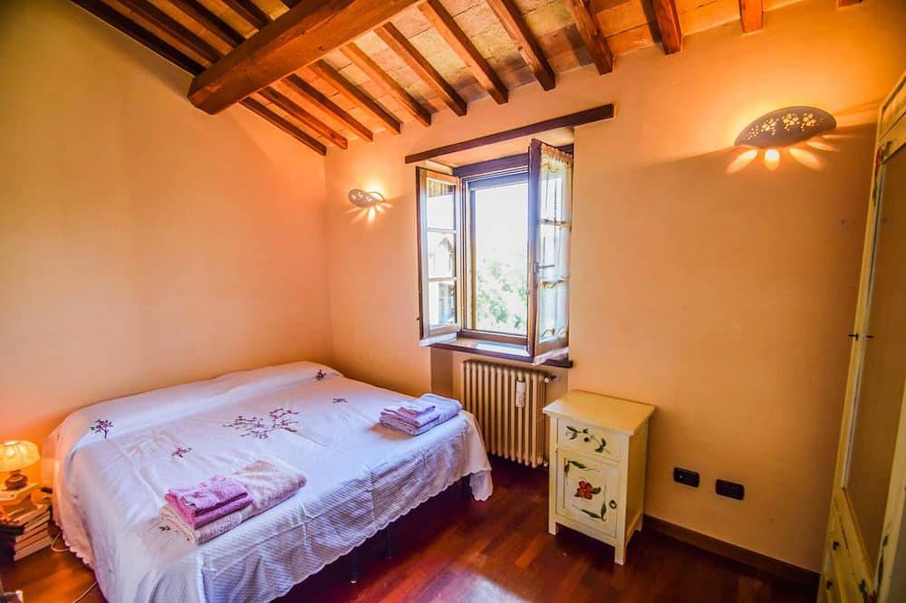 House with private pool, fenced garden, bikes near Orvieto and lake Bolsena in Orvieto, Provincia de Terni
