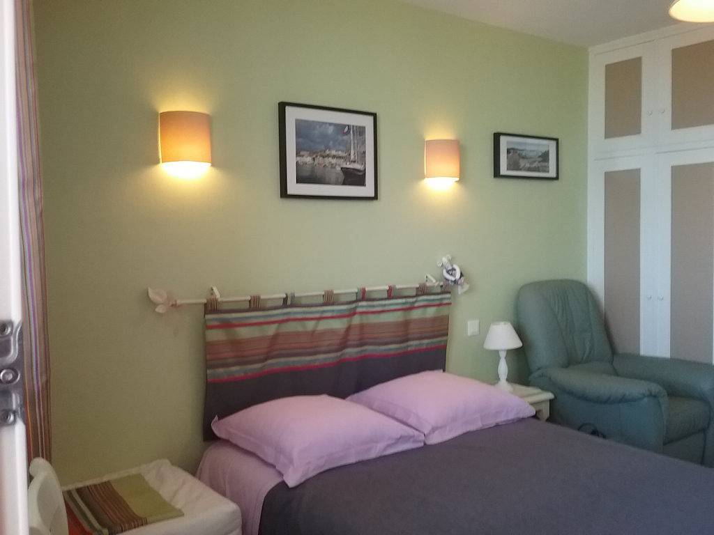 Chambre d'hôte indépendante avec kitchenette - Chambre + kitchenette in Granville, Côte de la Déroute