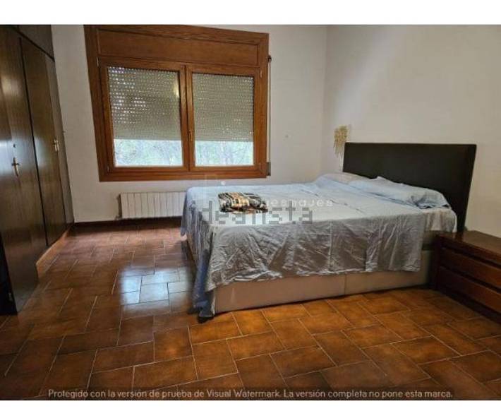 Casa rural para 7 personas, con terraza y jardín además de piscina y vistas, Se admiten mascotas en Bajo Llobregat - 3