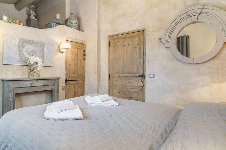 Appartement de vacances pour 4 personnes, avec balcon ainsi que jardin et piscine