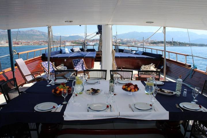 Barco para 12 personas in Split, Condado de Split-Dalmacia