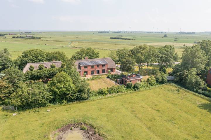 Ganze Wohnung, „Frischer Morgentau unter Reetdach“großzügig geschnittene Ferienwohnung  für 2 Personen im Og in Nordfriesische Inseln (Schleswig-Holstein) (Schleswig-Holstein), Pellworm