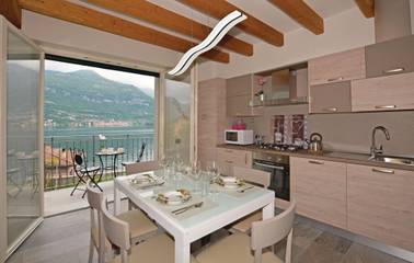 Vacation Apartment for 5 Guests in Lezzeno, Lake Como, Picture 2