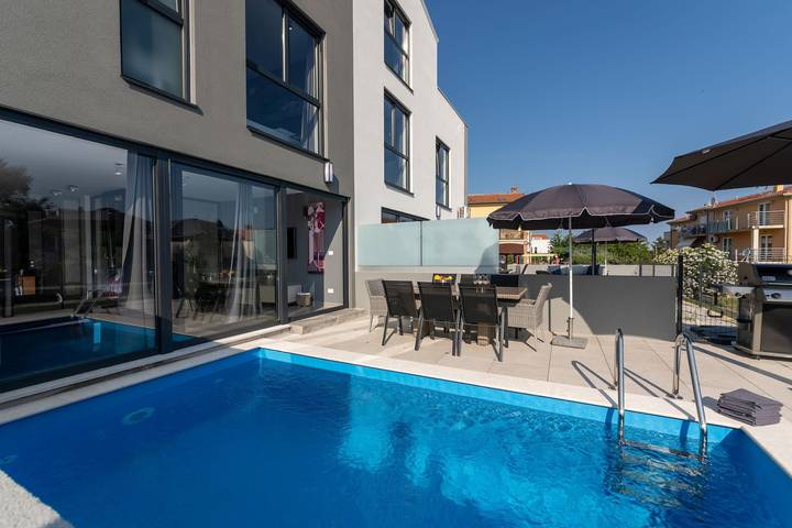 Ferienhaus für 10 Personen, mit Balkon und Terrasse sowie Pool in Funtana - 2