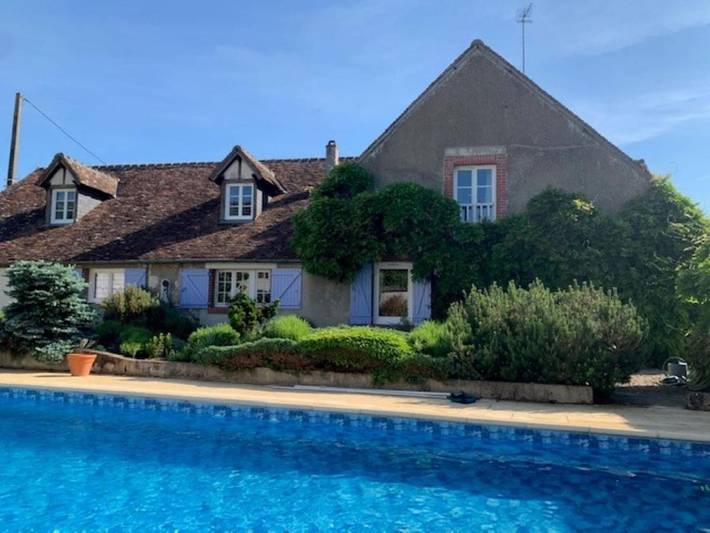 Location de vacances pour 6 personnes, avec Terrasse ainsi que Jardin et Piscine à Saint-Denis-sur-Loire